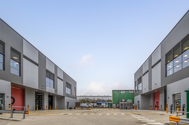 Más detalles de Peterboat Close, London - Nave en alquiler