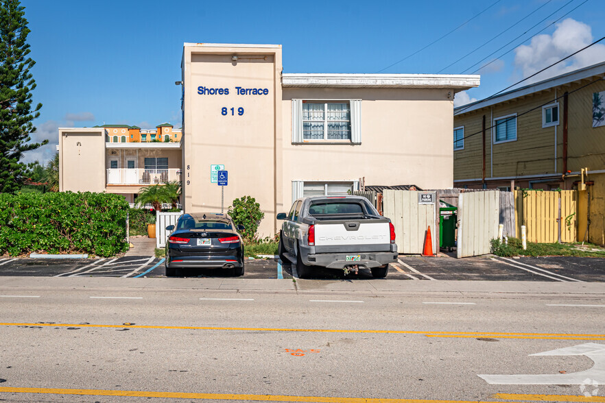 819 N Ocean Blvd, Pompano Beach, FL en alquiler - Foto del edificio - Imagen 2 de 20