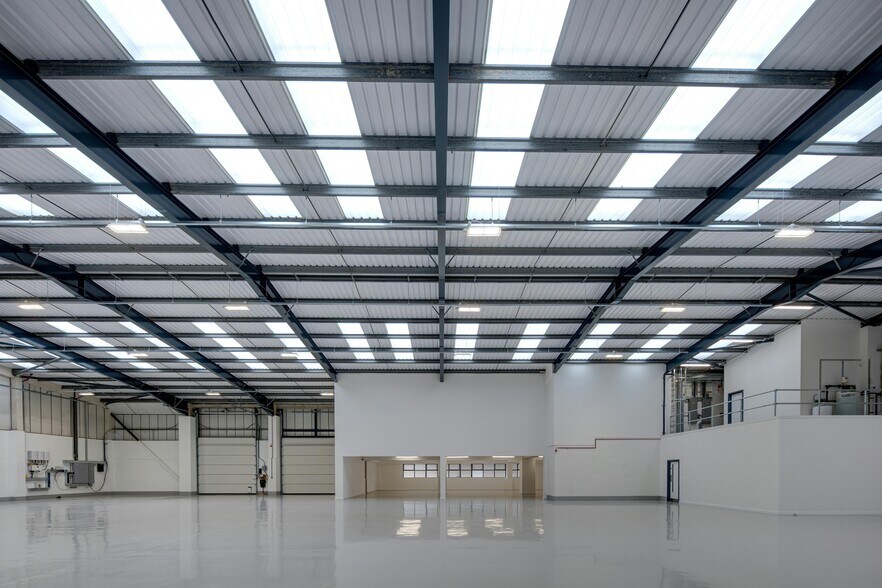 16 Colonial Way, Watford en alquiler - Foto del edificio - Imagen 2 de 13