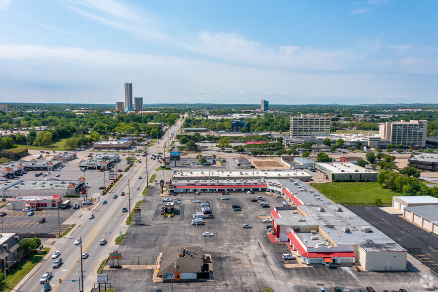 6900-6952 S Lewis Ave, Tulsa, OK en alquiler - Foto del edificio - Imagen 1 de 5