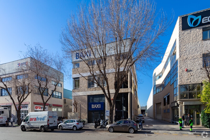 Nave en L'Hospitalet de Llobregat, Barcelona en alquiler - Foto del edificio - Imagen 2 de 3