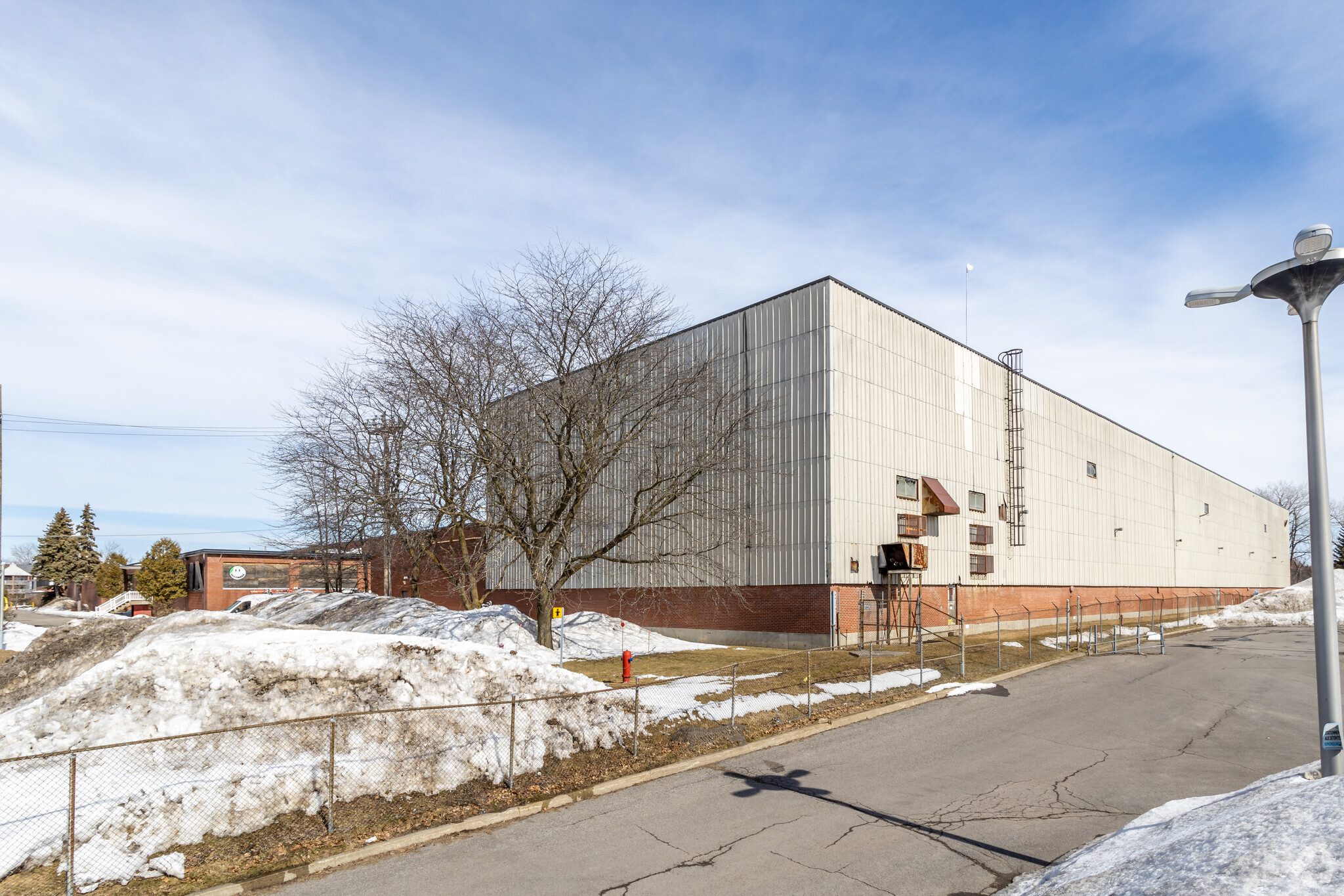 15300 Rue Sherbrooke E, Montréal, QC en alquiler Foto del edificio- Imagen 1 de 7