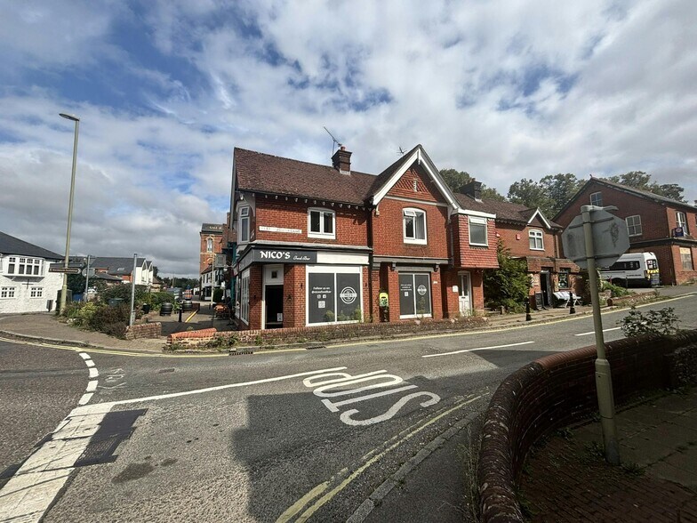 2 London Rd, Horndean en venta - Foto del edificio - Imagen 1 de 28