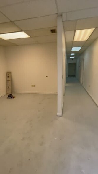 3745 NW 50th St, Miami, FL en alquiler - Vídeo de anuncio comercial - Imagen 2 de 5