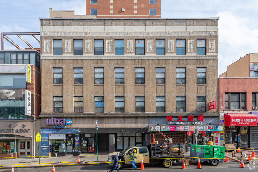 136-21 Roosevelt Ave, Flushing, NY 11354-5655, Flushing, NY en alquiler - Foto del edificio - Imagen 2 de 15