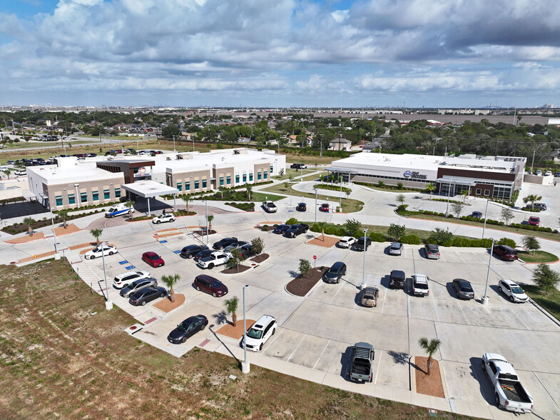 5917 Crosstown Expy, Corpus Christi, TX en venta - Foto del edificio - Imagen 3 de 6