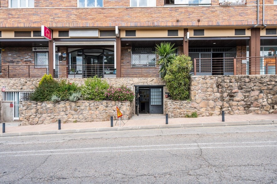 Edificio residencial en Torrelodones, Madrid en venta - Foto del edificio - Imagen 2 de 3