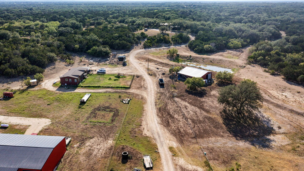 1709 County Road 351, Hondo, TX en venta - Foto del edificio - Imagen 3 de 33