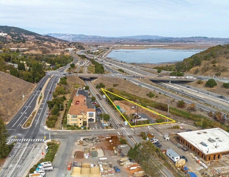 998 Rush Creek Pl, Novato, CA en alquiler - Foto del edificio - Imagen 1 de 11