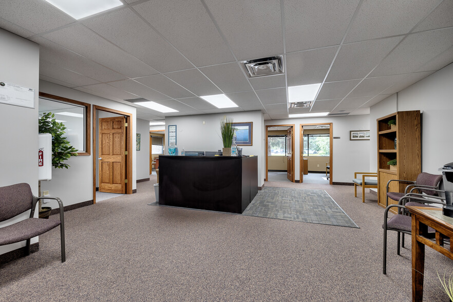 4205 Lancaster Ln N, Plymouth, MN en alquiler - Foto del interior - Imagen 2 de 20