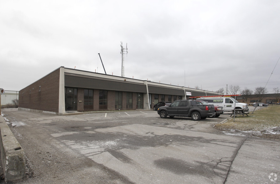 635 Oster Ln, Concord, ON en alquiler - Foto del edificio - Imagen 3 de 4