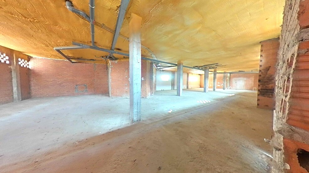 Local en Utebo en venta - Foto del edificio - Imagen 2 de 18