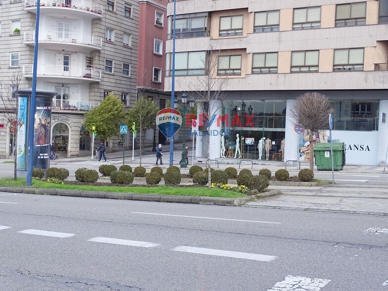 Local en Vigo, Pontevedra en alquiler - Foto del edificio - Imagen 2 de 34