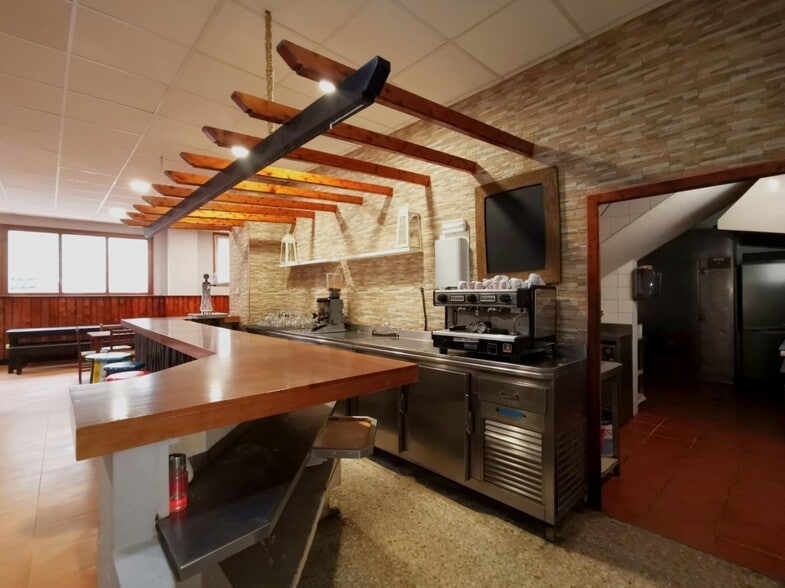 Local en Vigo en venta - Foto del edificio - Imagen 2 de 24