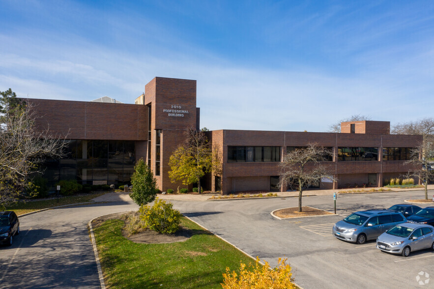 2010 S Arlington Heights Rd, Arlington Heights, IL en alquiler - Foto del edificio - Imagen 3 de 5