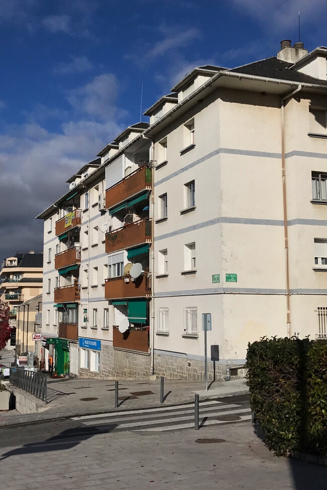 Más detalles de Calle Luceros, 2, Collado Villalba - Edificio residencial​ en venta