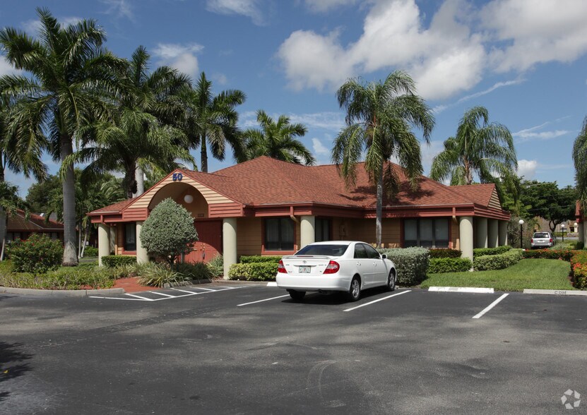 12511 World Plaza Ln, Fort Myers, FL en venta - Foto principal - Imagen 1 de 1