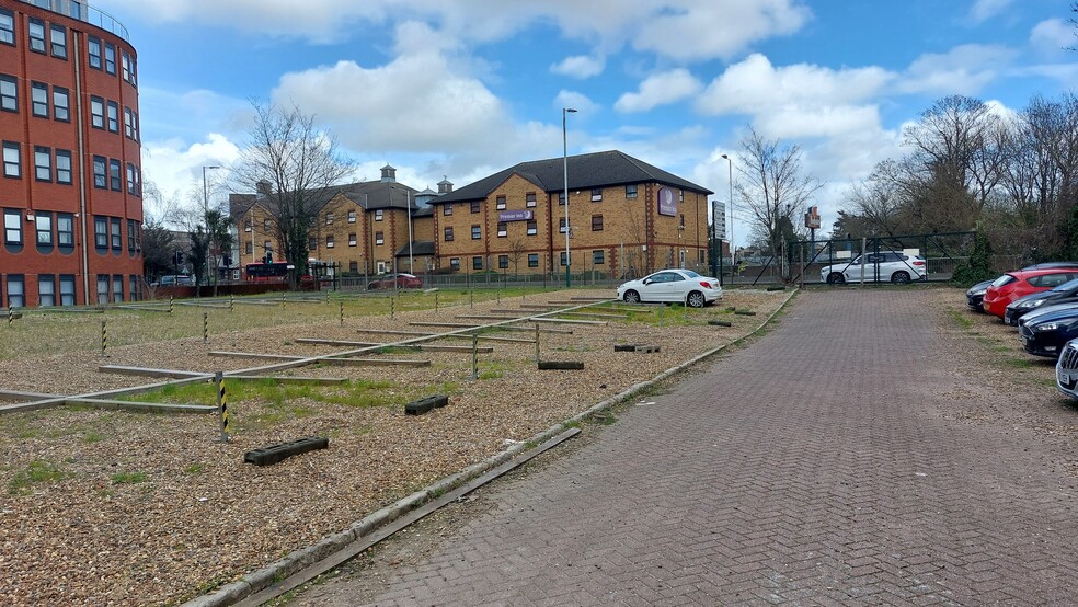 5 Mercury Gdns, Romford en alquiler - Foto del edificio - Imagen 2 de 2