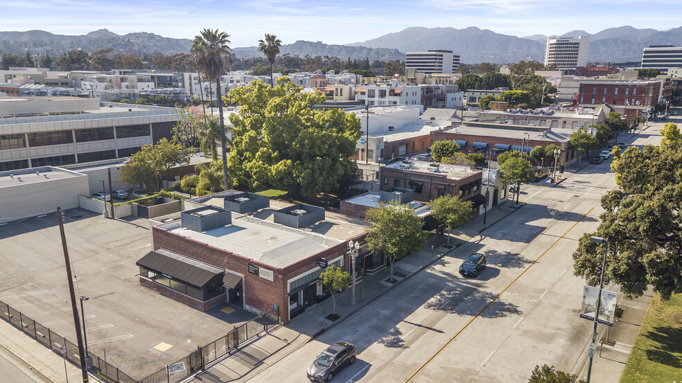 207 S Fair Oaks Ave, Pasadena, CA en alquiler - Foto del edificio - Imagen 1 de 8