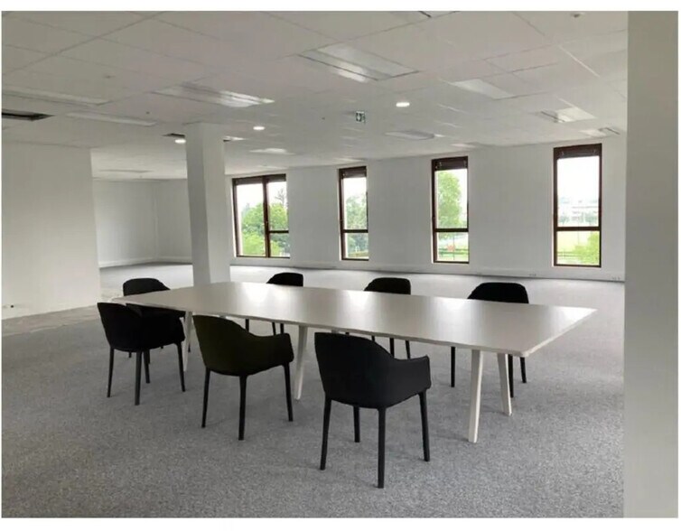 51 Rue Berty Albrecht, Bron en alquiler - Foto del edificio - Imagen 2 de 25