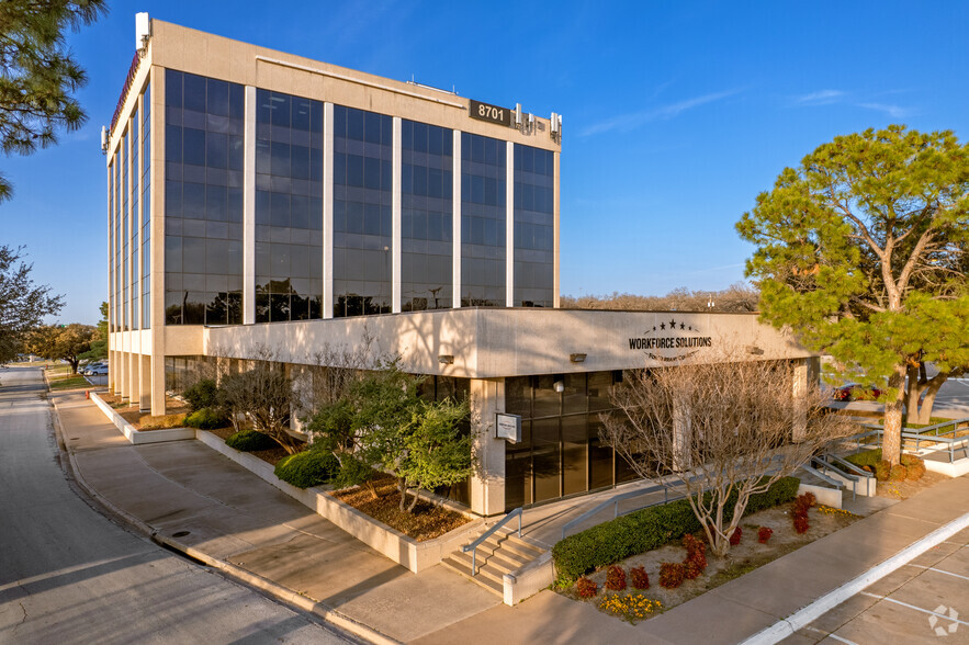 8701 Bedford Euless Rd, Hurst, TX en alquiler - Foto del edificio - Imagen 2 de 12