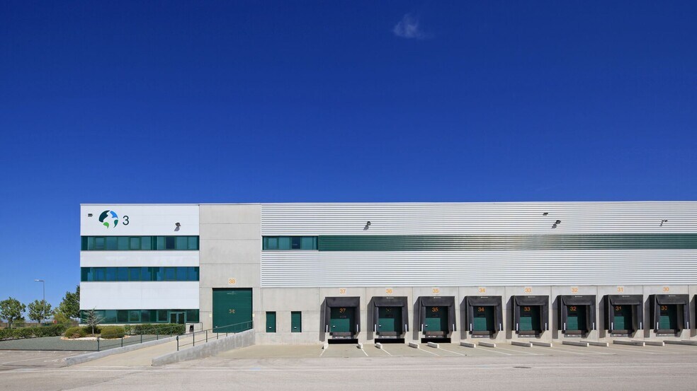 Calle Francisco Rabal, 1, Alcalá de Henares, Madrid en alquiler - Foto del edificio - Imagen 2 de 9