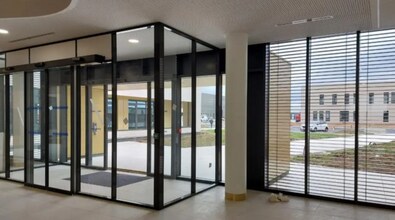 2-4 Rue Joseph Nicephore Niepce, Genas en alquiler Foto del interior- Imagen 2 de 3