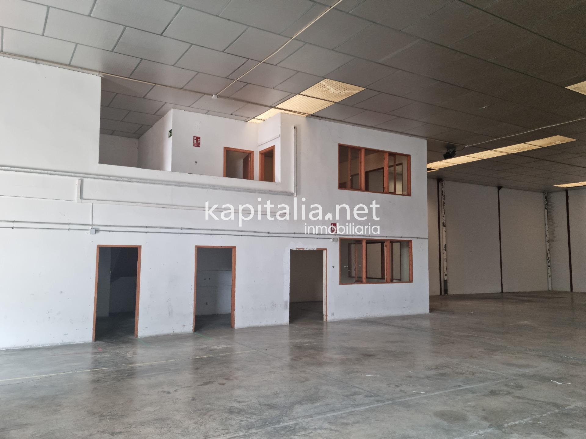 Nave en Valencia de Alcántara en alquiler Foto del edificio- Imagen 1 de 7