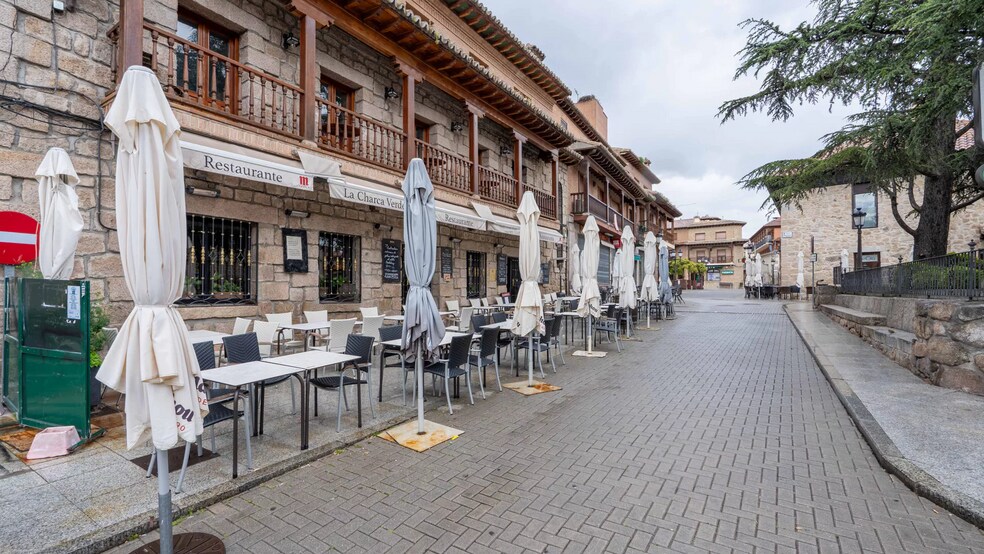 Local en Manzanares el Real, Madrid en venta - Foto del edificio - Imagen 2 de 15