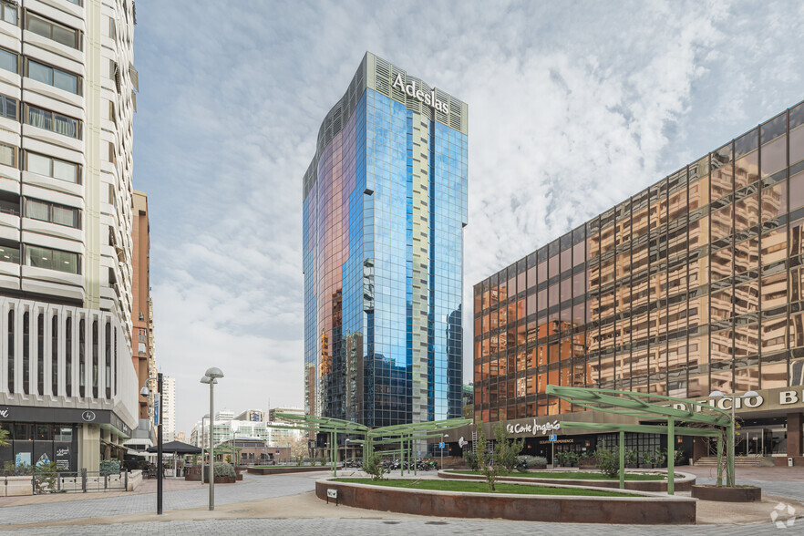 Plaza Manuel Gómez Moreno, 2, Madrid, Madrid en alquiler - Foto del edificio - Imagen 1 de 17