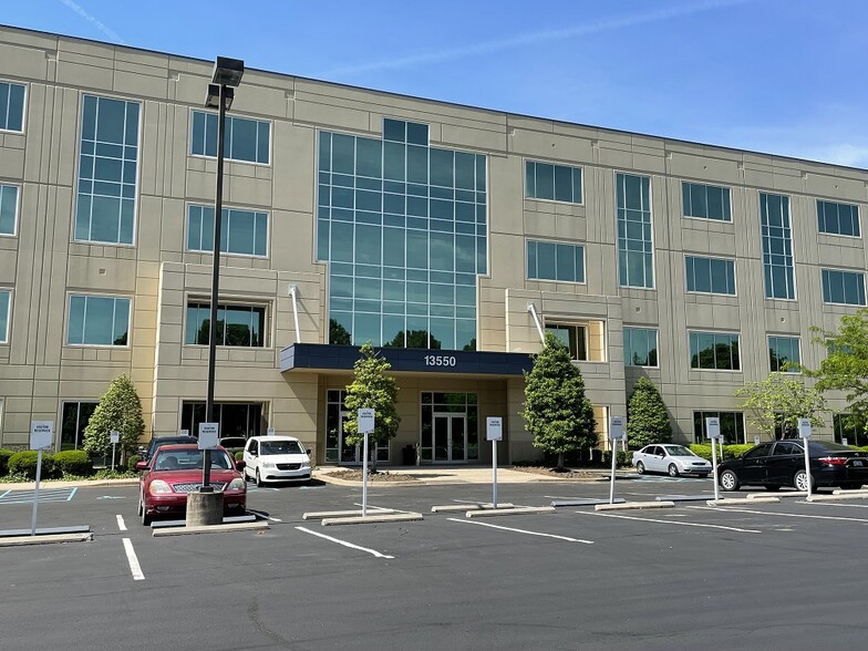 13550 Triton Park Blvd, Louisville, KY en alquiler - Foto del edificio - Imagen 2 de 10