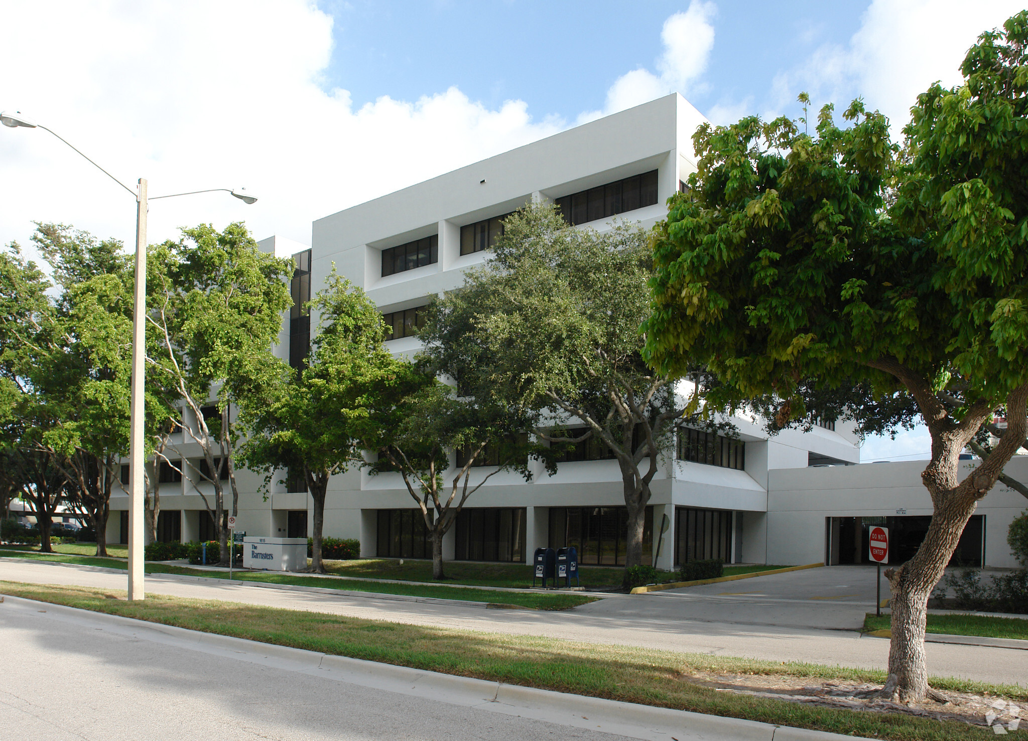 1615 Forum Pl, West Palm Beach, FL en venta Foto principal- Imagen 1 de 20