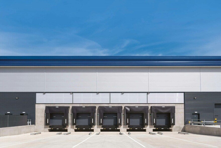 56 Factory Ln, Croydon en alquiler - Foto del edificio - Imagen 3 de 6