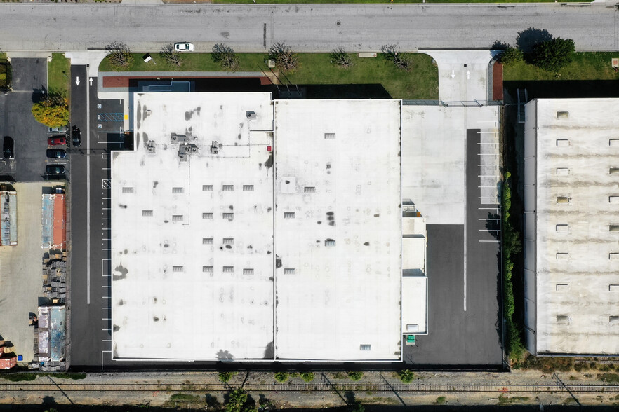 510 W Carob St, Compton, CA en alquiler - Foto del edificio - Imagen 3 de 10