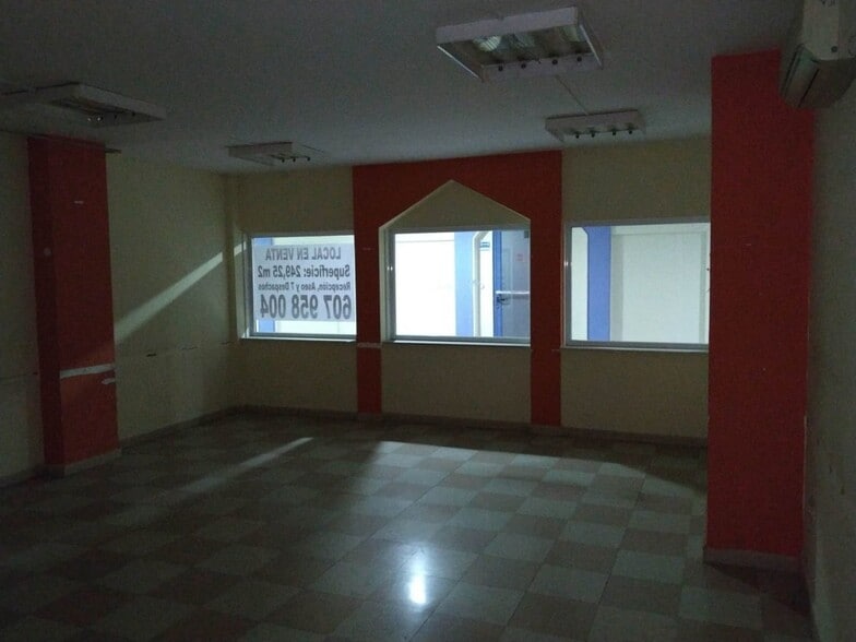 Local en Granada en venta - Foto del interior - Imagen 3 de 15