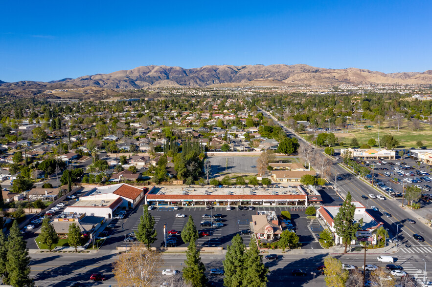 20505-20509 Devonshire St, Chatsworth, CA en alquiler - Foto del edificio - Imagen 3 de 4