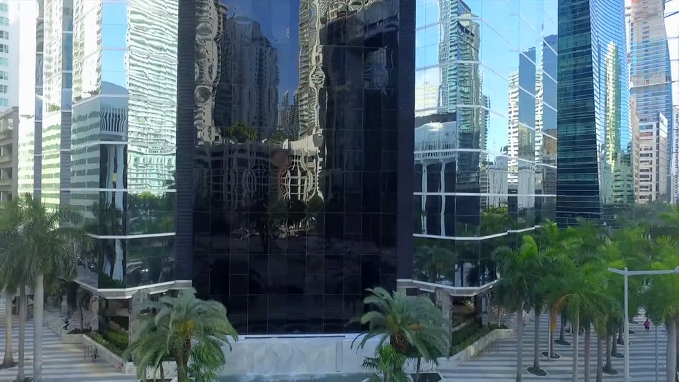 1221 Brickell Ave, Miami, FL en alquiler - Vídeo de anuncio comercial - Imagen 2 de 12