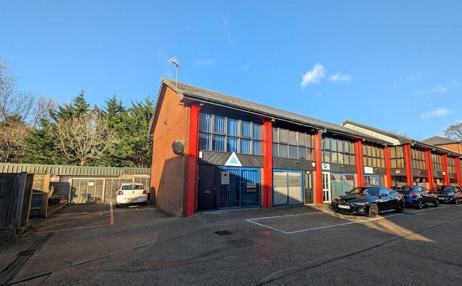 152 Millbrook Rd E, Southampton en venta - Foto del edificio - Imagen 3 de 24