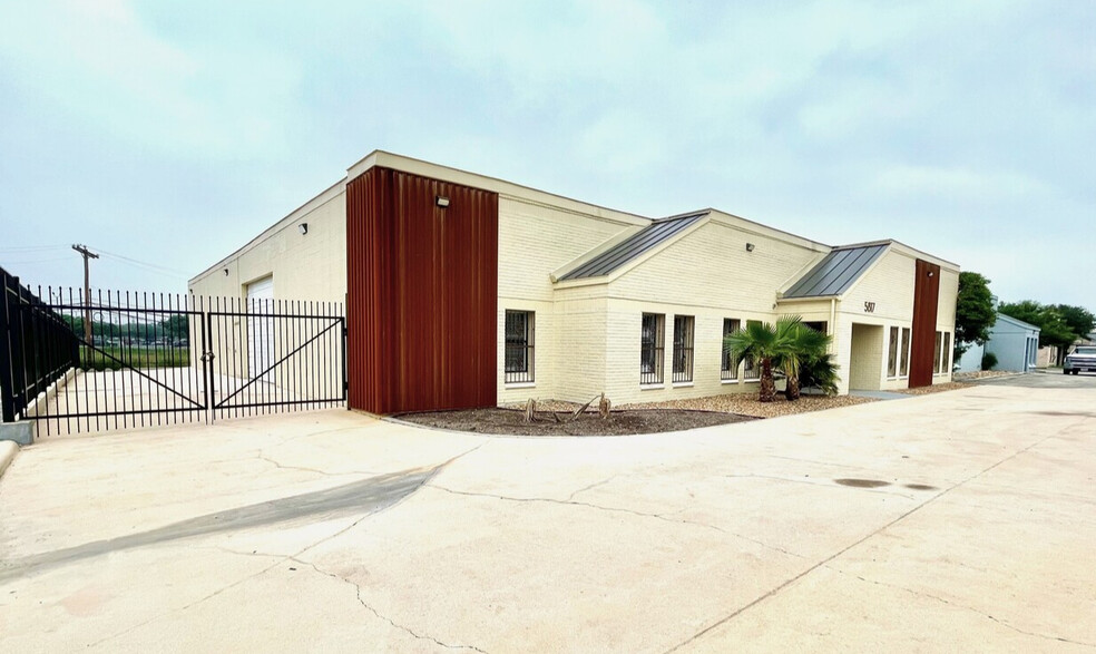 5817 E La Colonia, San Antonio, TX en alquiler - Foto del edificio - Imagen 2 de 14