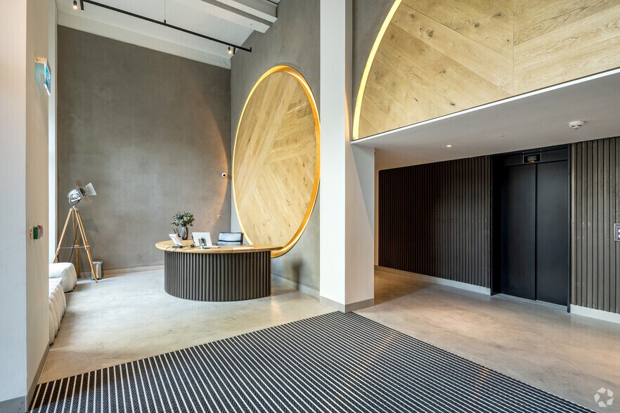 60-70 Shorts Gdns, London en alquiler - Vestíbulo - Imagen 1 de 27