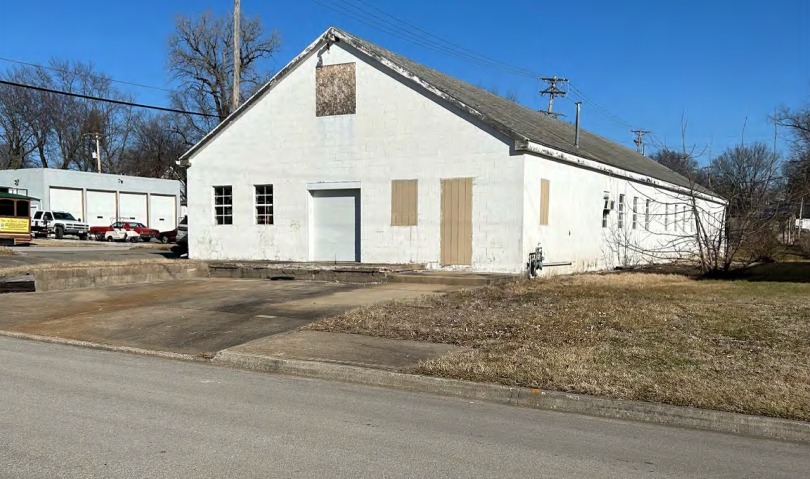 202 S Taylor St, Pleasant Hill, MO en venta - Foto del edificio - Imagen 1 de 1