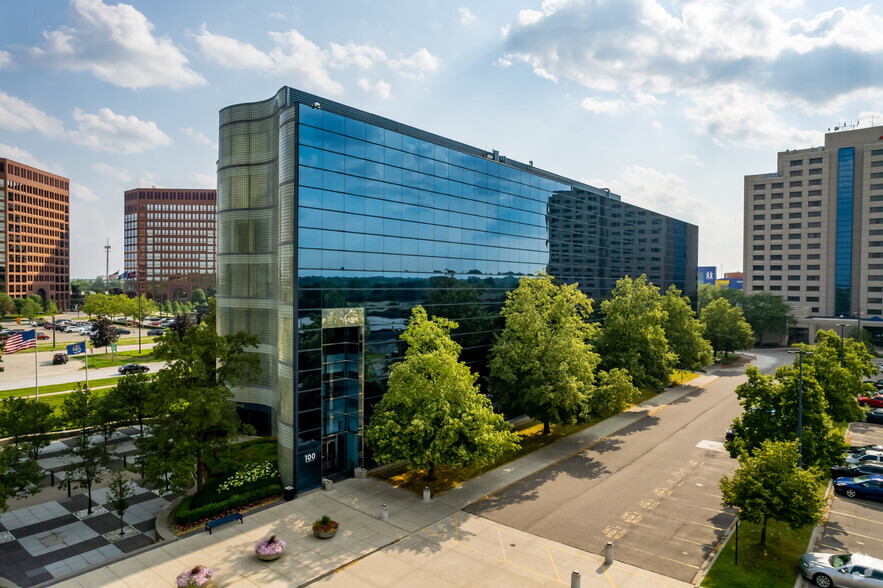 100 W Big Beaver Rd, Troy, MI en alquiler - Foto del edificio - Imagen 1 de 13