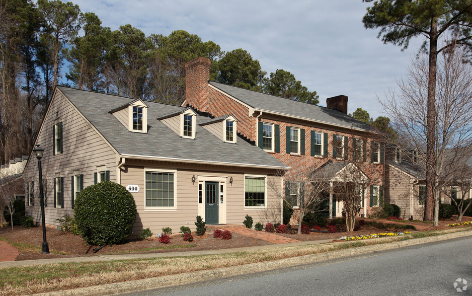 1829 E Franklin St, Chapel Hill, NC en alquiler - Foto principal - Imagen 1 de 11