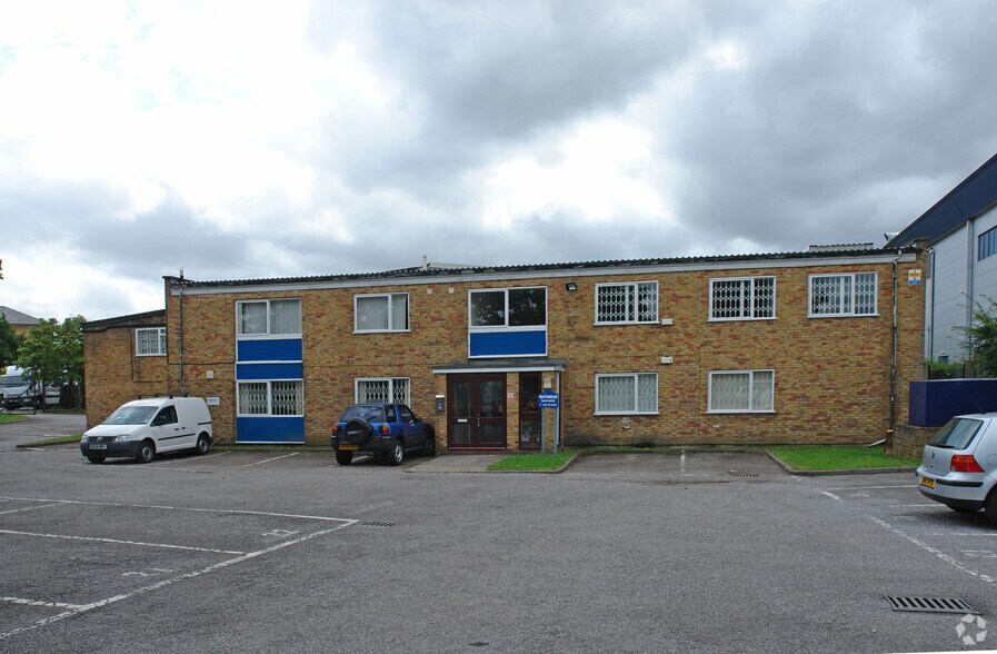 Watchmoor Rd, Camberley en venta - Foto del edificio - Imagen 3 de 11