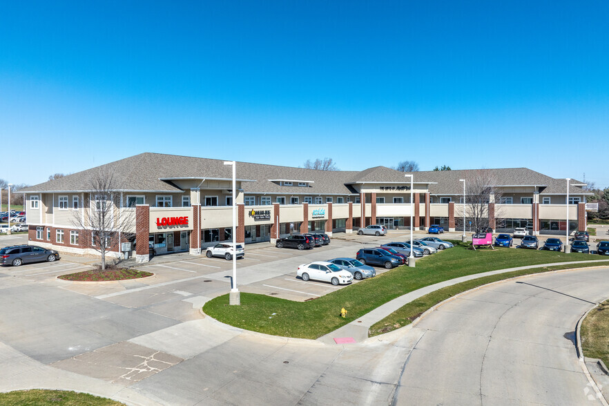 8825-8843 Northpark Dr, Johnston, IA en alquiler - Foto del edificio - Imagen 1 de 5