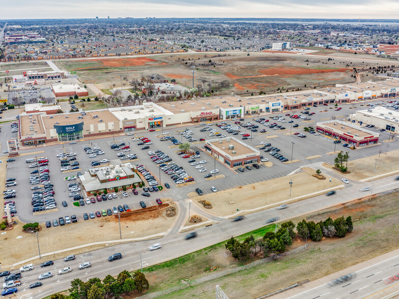 2300 W Memorial Rd, Oklahoma City, OK en alquiler - Foto del edificio - Imagen 2 de 12