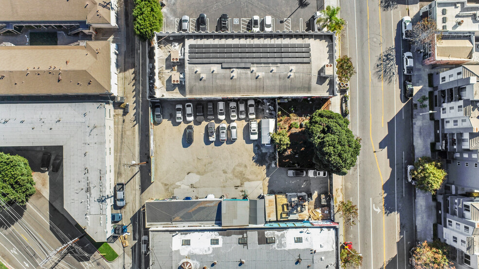 3328-3332 Motor Ave, Los Angeles, CA en venta - Foto del edificio - Imagen 2 de 6