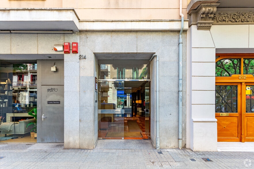 Carrer del Rosselló, 214, Barcelona, Barcelona en alquiler - Foto del edificio - Imagen 2 de 3