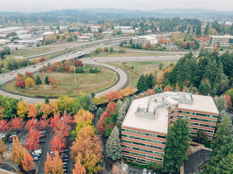 5 Centerpointe Dr, Lake Oswego, OR en alquiler - Foto del edificio - Imagen 3 de 9