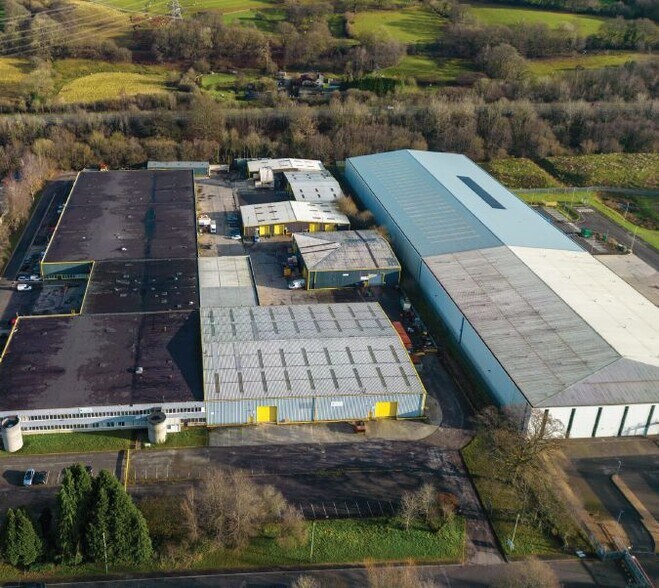 Dyffryn Industrial Estate, North Cardiff cartera de 3 inmuebles en venta en LoopNet.es - Vista aérea - Imagen 2 de 3